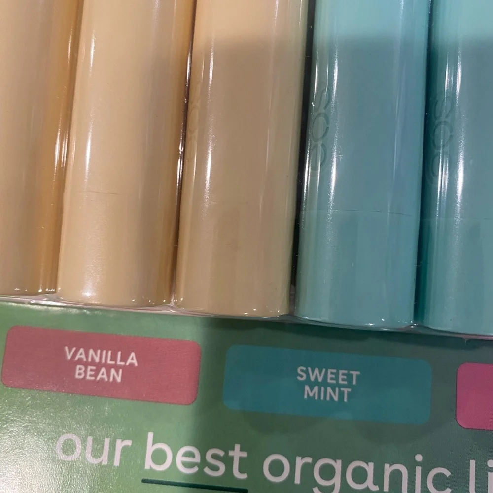 9 organic 100% natural EOS lip balms! A variety of colors and scents- see pic💋